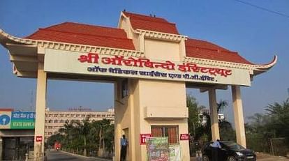 Indore: Woman dies in lift, oxygen not given after operation