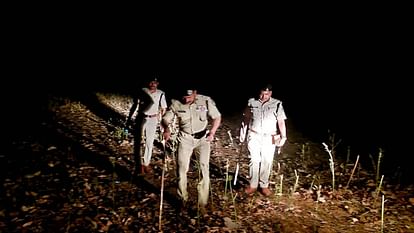 Shahdol Half-burnt body of an unknown woman found near National Highway-43
