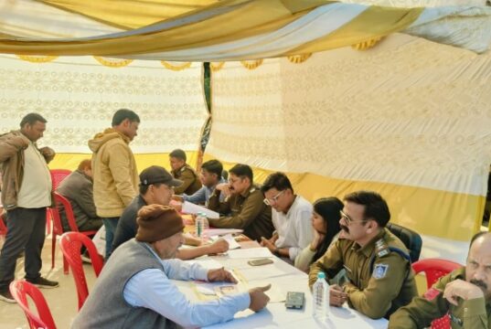 न्याय की चौपाल: पुलिस और राजस्व विभाग ने एक ही छत के नीचे सुलझाए जमीनी विवाद; कलेक्टर और एसपी की पहल पर उमड़ा जनसैलाब