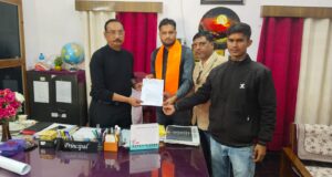 प्राइवेट स्कूलों की ‘गुंडागर्दी’ पर शिवसेना का सर्जिकल स्ट्राइक: किताबों और ड्रेस के नाम पर ‘लूट’ बंद करो, वरना स्कूलों में जड़े जाएंगे ताले!