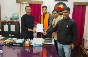 प्राइवेट स्कूलों की ‘गुंडागर्दी’ पर शिवसेना का सर्जिकल स्ट्राइक: किताबों और ड्रेस के नाम पर ‘लूट’ बंद करो, वरना स्कूलों में जड़े जाएंगे ताले!