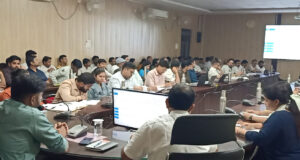 कलेक्टर पार्थ जैसवाल का सख्त रुख: उपार्जन केंद्रों पर न रुके खरीदी, जनगणना कार्य में लापरवाही पर होगी सीधी कार्रवाई