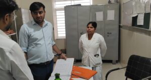 कलेक्टर का ऑन द स्पॉट टेस्ट: अस्पताल में खुद खड़े होकर कराई ब्लड जांच, बदहाली देख बिफरे पार्थ जैसवाल