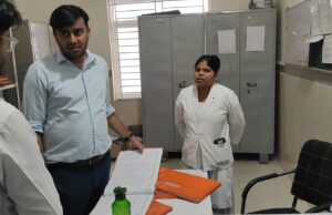 कलेक्टर का ऑन द स्पॉट टेस्ट: अस्पताल में खुद खड़े होकर कराई ब्लड जांच, बदहाली देख बिफरे पार्थ जैसवाल