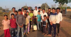 बकस्वाहा में बूंद-बूंद को तरसे ग्रामीण, पढ़ाई छोड़ पानी ढो रहीं मासूम बेटियां