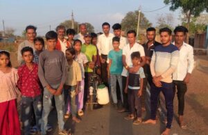 बकस्वाहा में बूंद-बूंद को तरसे ग्रामीण, पढ़ाई छोड़ पानी ढो रहीं मासूम बेटियां