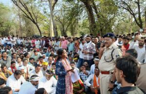अमित भटनागर की गिरफ्तारी के खिलाफ सड़कों पर फूटा आदिवासियों का सैलाब: सत्ता के दमन और प्रशासनिक संवेदनहीनता के खिलाफ दिव्या अहिरवार ने भरी हुंकार
