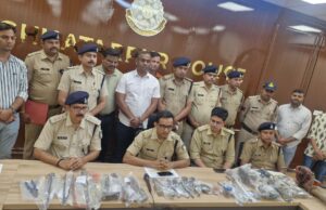 छतरपुर पुलिस का महा-धमाका: पूरी फैक्ट्री ज़ब्त, पर कट्टे निकले सिर्फ तीन!